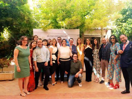 Foto de familia con profesores y profesoras del claustro, participantes en la organización