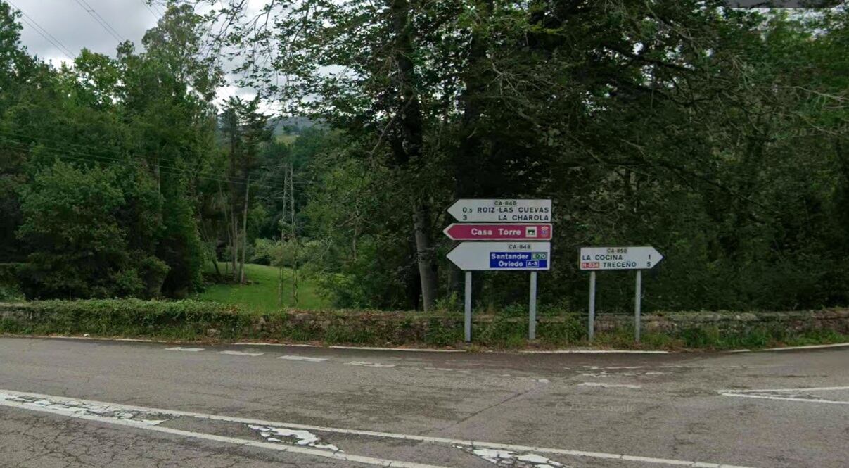 Carretera autonómica 848 que conduce a Roiz (Valdáliga)