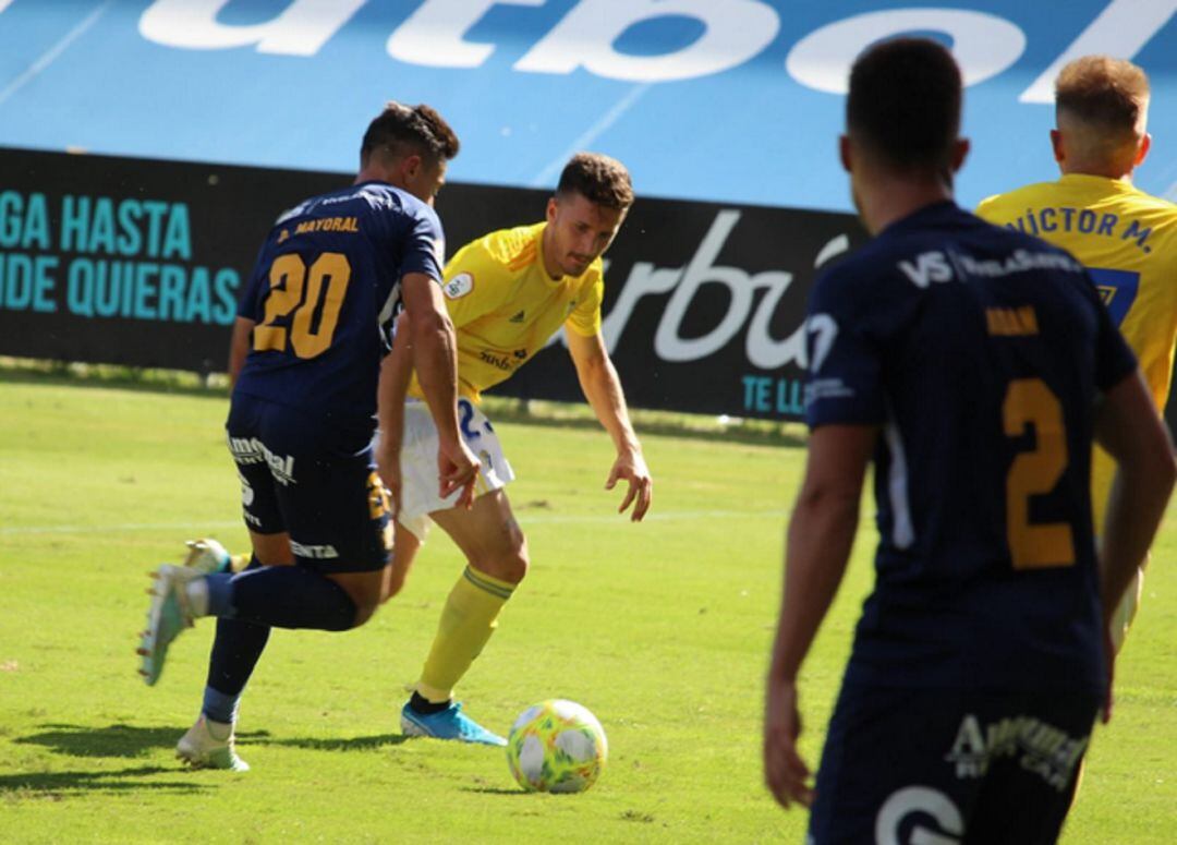 David Mayoral con el balón