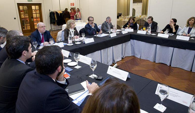 Participantes en el Foro por la Modernización de Cantabria.