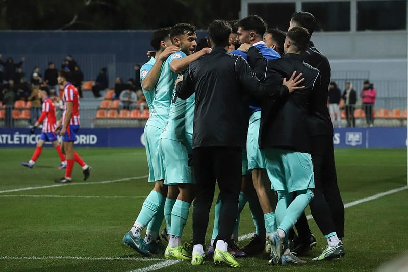 La plantilla celebra un gol