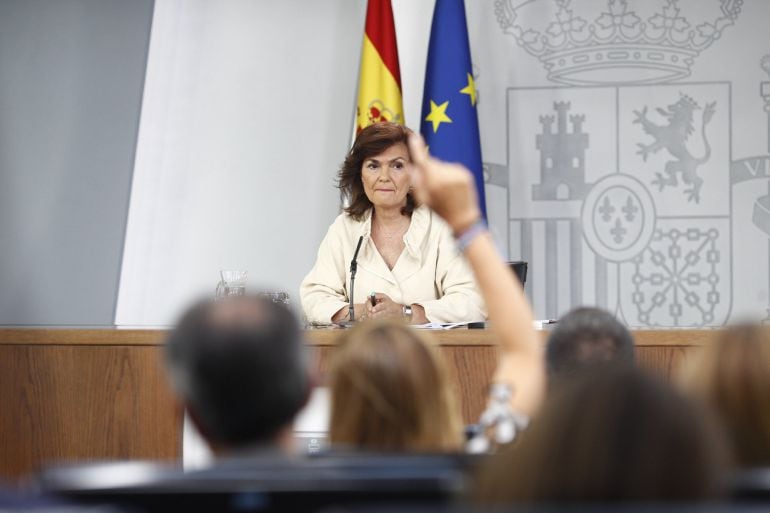 La vicepresidenta, Carmen Calvo, en la rueda de prensa posterior al Consejo de Ministros.