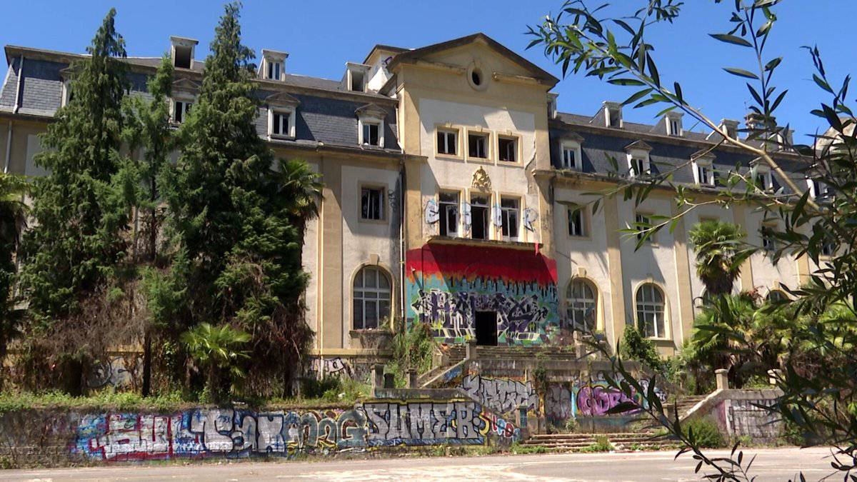 Imagen del edificio okupado en Martutene