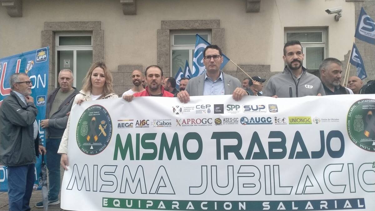 Policías nacionales y guardias civiles de A Coruña demandan una equiparación salarial con los locales y autonómicos