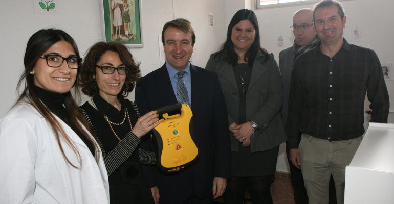 El alcalde, Jesús Moreno, durante su visita al Carmen Hernández Guarch