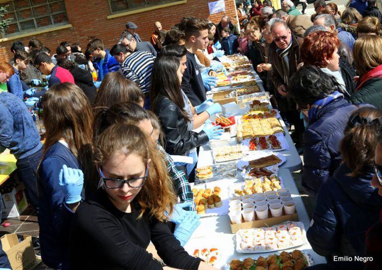 La tapa solidaria fue uno de los eventos más multitudinarios del Día de la Comunidad de la Parroquia de San Antonio celebrado el pasado domingo