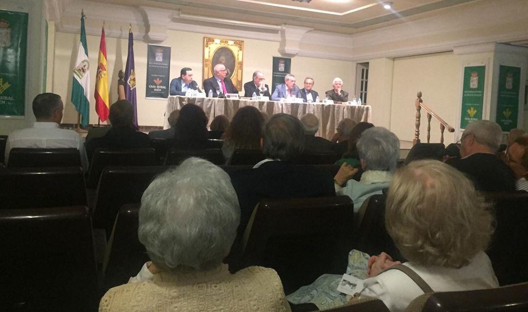Un momento del acto de presentación del libro 'Lirios marchitos'.