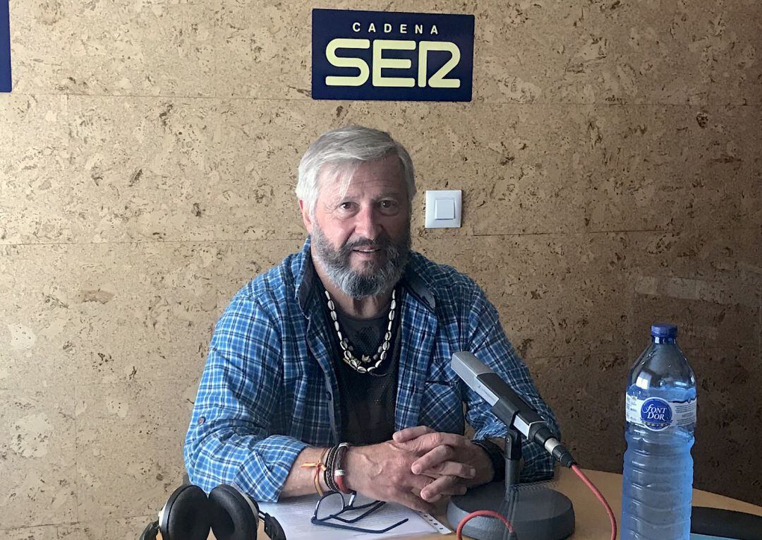 Carlos Neva, hoy, en los estudios de Radio Cádiz en El Puerto