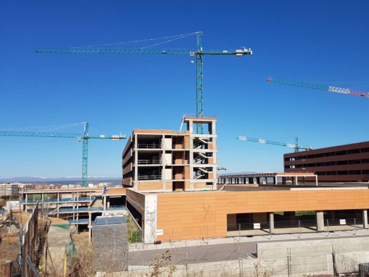 "Las brigadas de obreros empiezan a llegar al Hospital de Guadalajara"