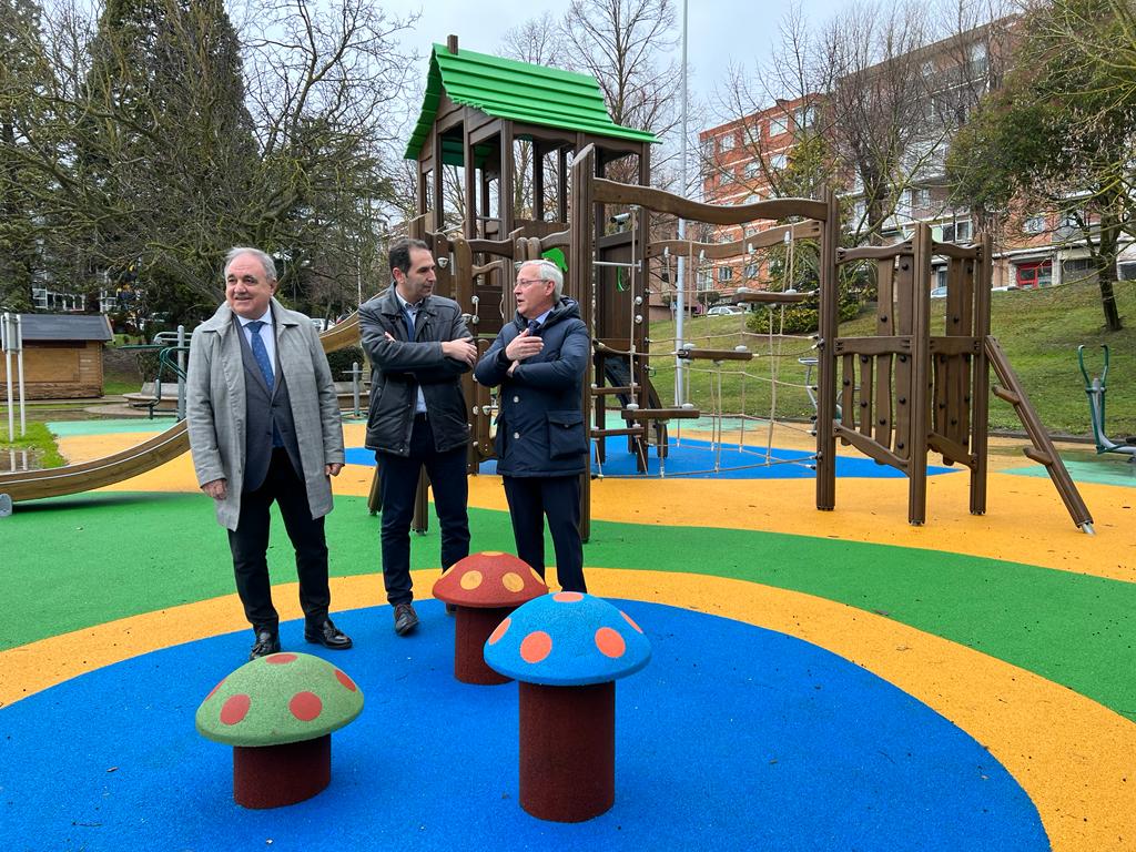 Renovados los juegos infantiles de las Huertas del Obispo por 80.000 euros