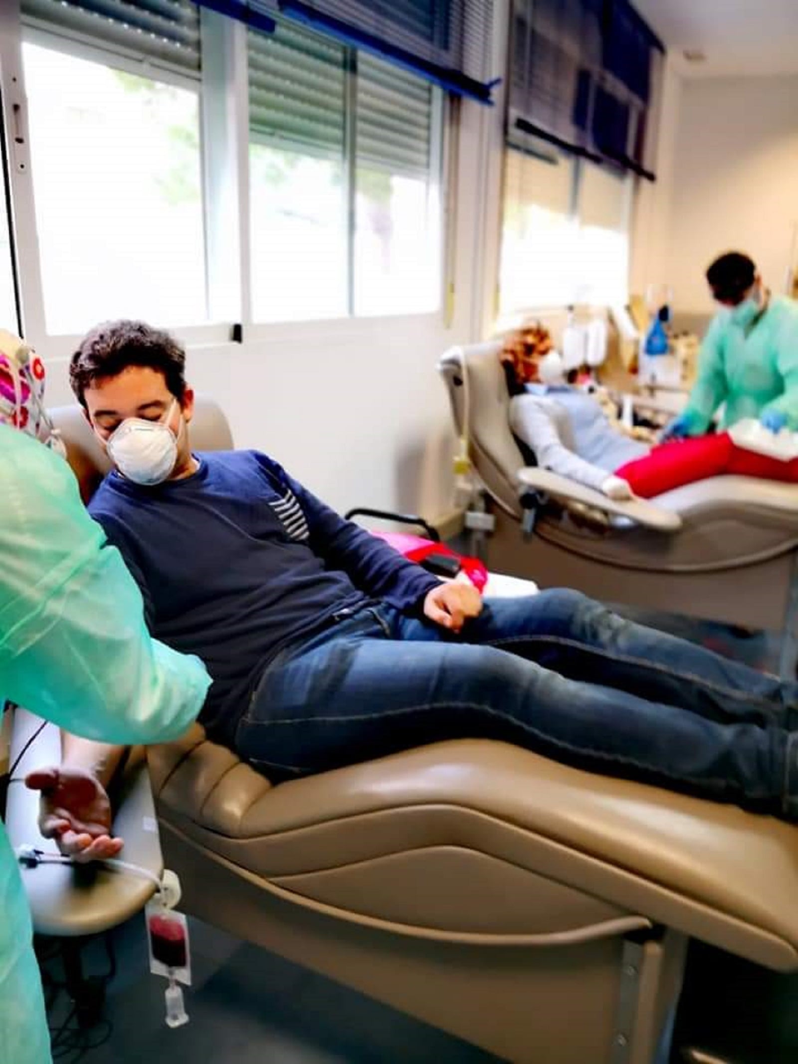 Un jiennense realiza una donación de sangre para surtir de hemoderivados a los centros de salud