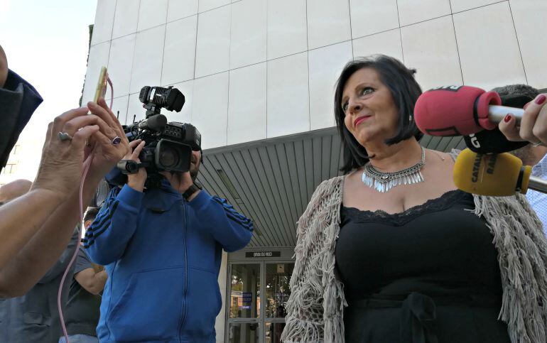 Pilar Abel a la salida del juicio en Plaza de Castilla