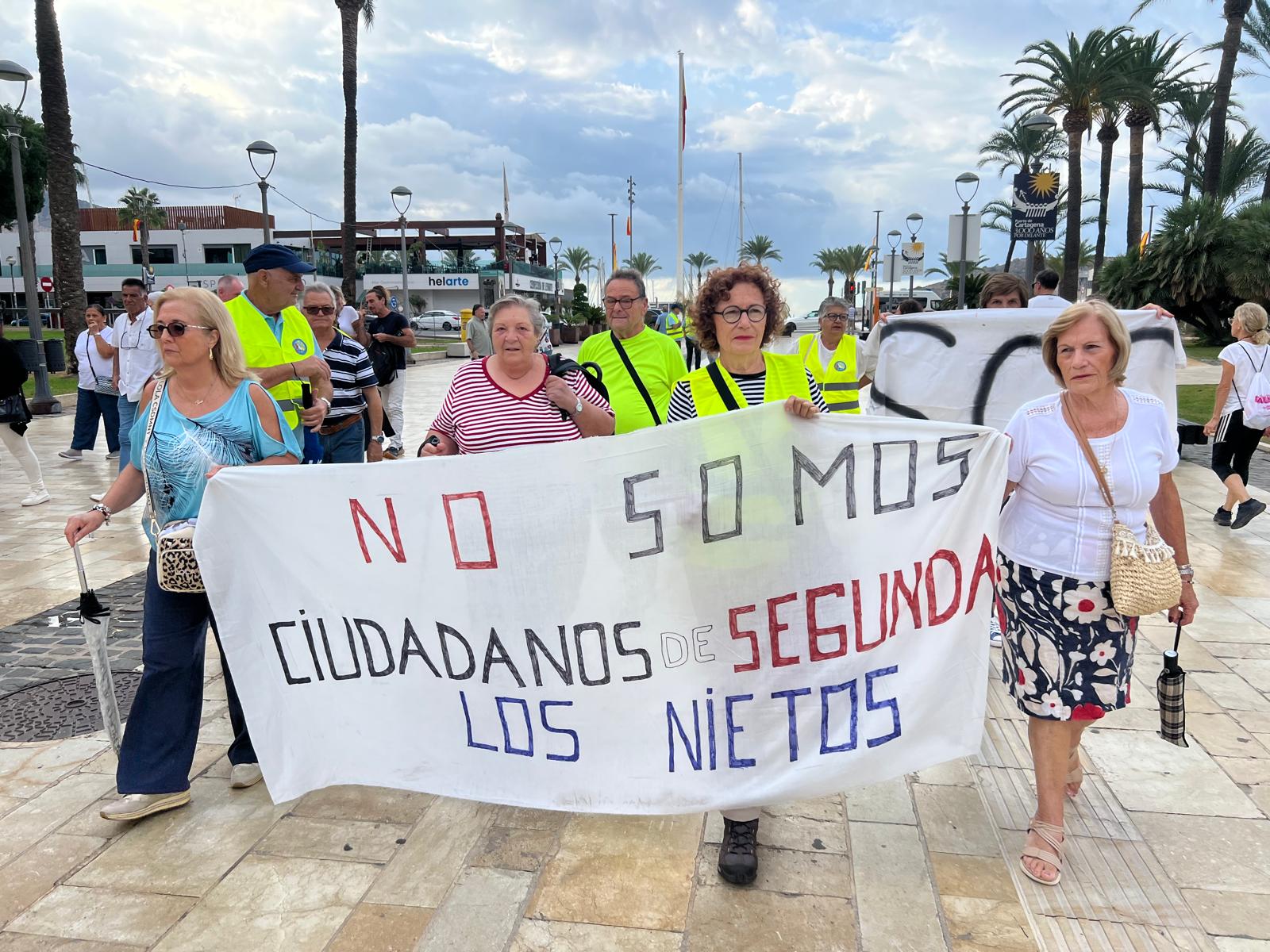 Vecinos de Los Nietos exigen al Ayuntamiento de Cartagena actuaciones urgentes por el abandono del litoral