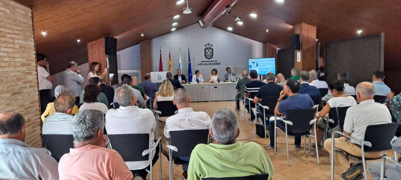 La Ministra Teresa Ribera reunida con diversos colectivos para hablar del Mar Menor