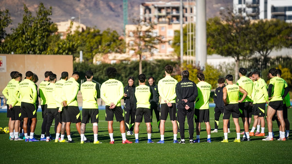 El Almería juega hoy en dos campos