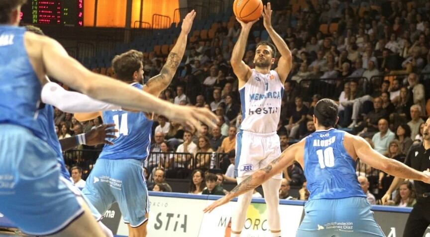 Els jugadors madrilenys es van imposar amb claredat al partit de la primera volta a Maó.