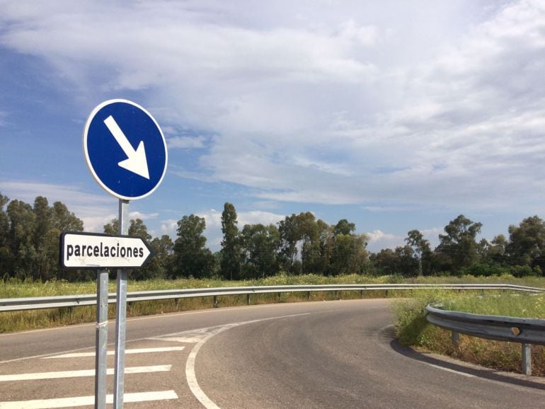 Vía de acceso a las parcelaciones del entorno del Aeropuerto de Córdoba