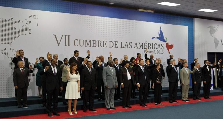 PAN326 CIUDAD DE PANAMÁ (PANAMÁ), 11/04/2015.Vista general de los mandatarios previo a la foto oficial hoy, sábado 11 de abril de 2015, durante la VII Cumbre de jefes de Estado y de Gobierno de las Américas que se celebrará en la Ciudad de Panamá. EFE/Ale