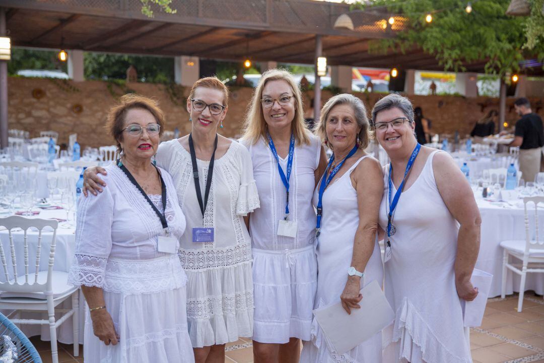 Las representantes de la Asociación Elena Torres