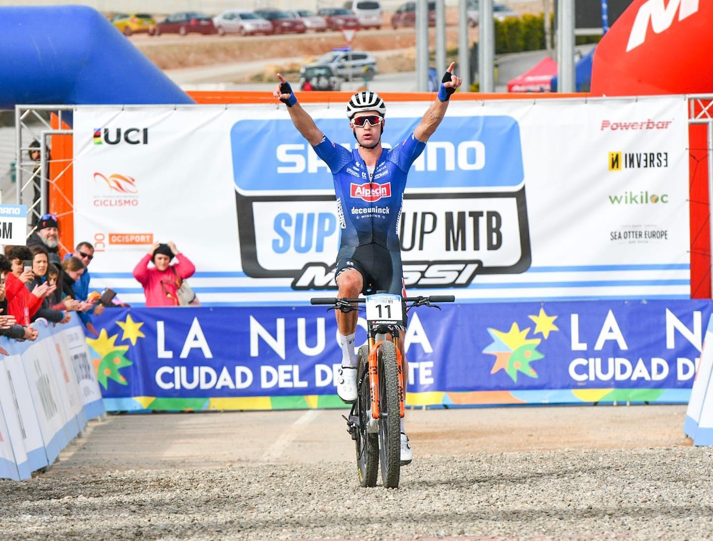 Sam Gaze celebra su triunfo en La Nucía | © Ocisport