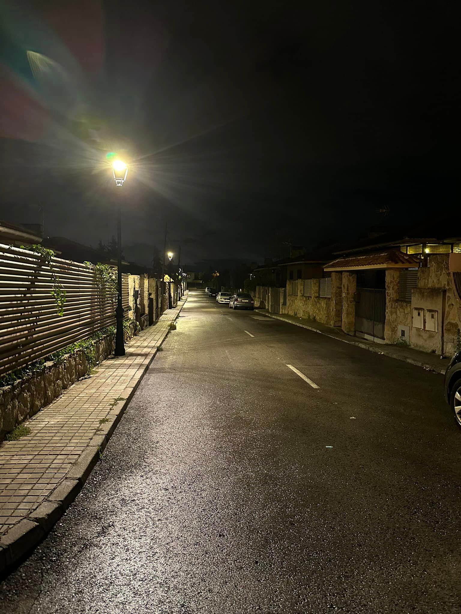 Imagen de una de las calles de Griñón con cambio de luminarias