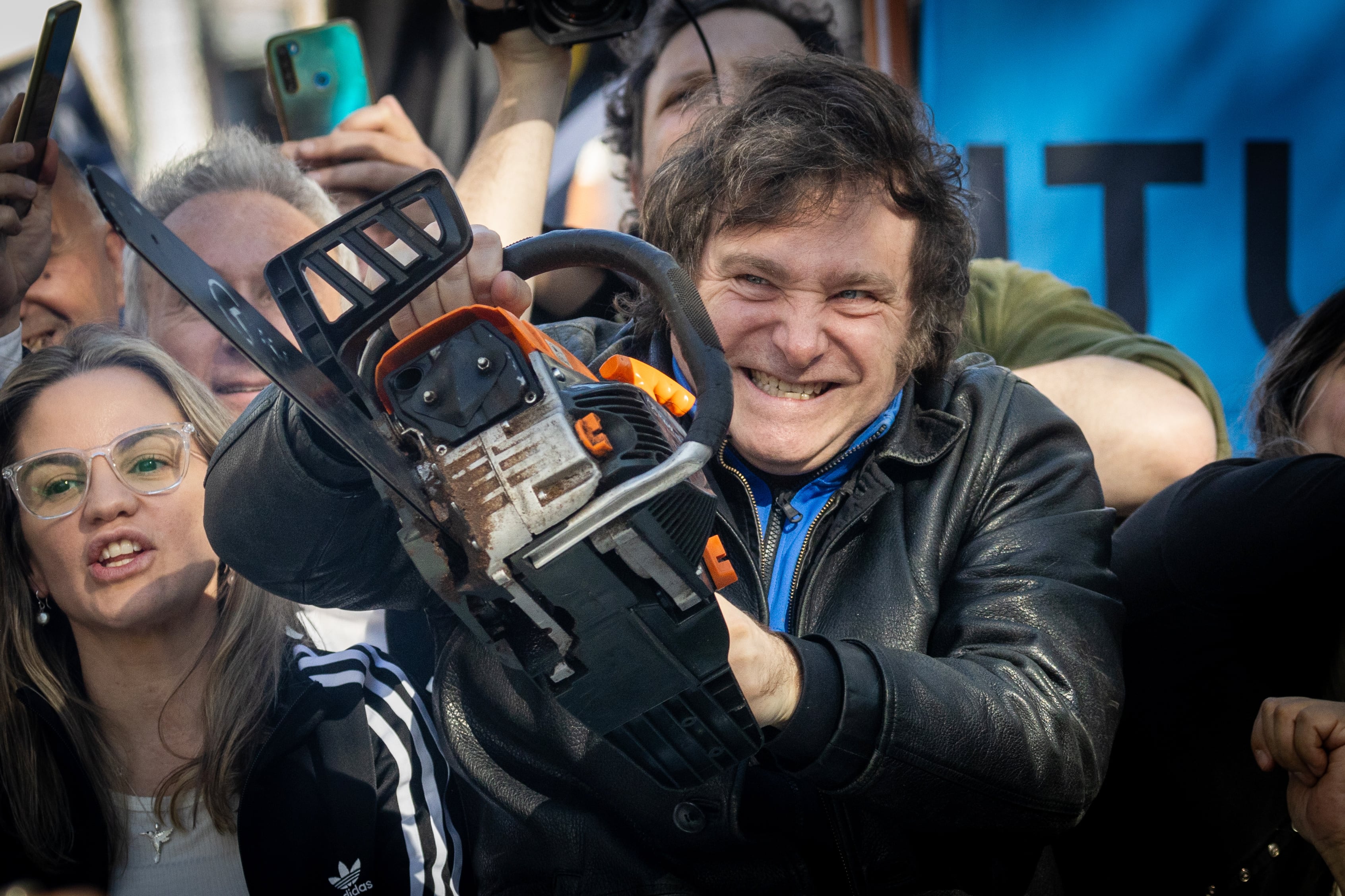 BUENOS AIRES, ARGENTINA - SEPTEMBER 25: Presidential candidate Javier Milei of La Libertad Avanza lifts a chainsaw next to Buenos Aires province governor candidate Carolina Piparo of La Libertad Avanza during a rally on September 25, 2023 in San Martin, Buenos Aires, Argentina. (Photo by Tomas Cuesta/Getty Images)