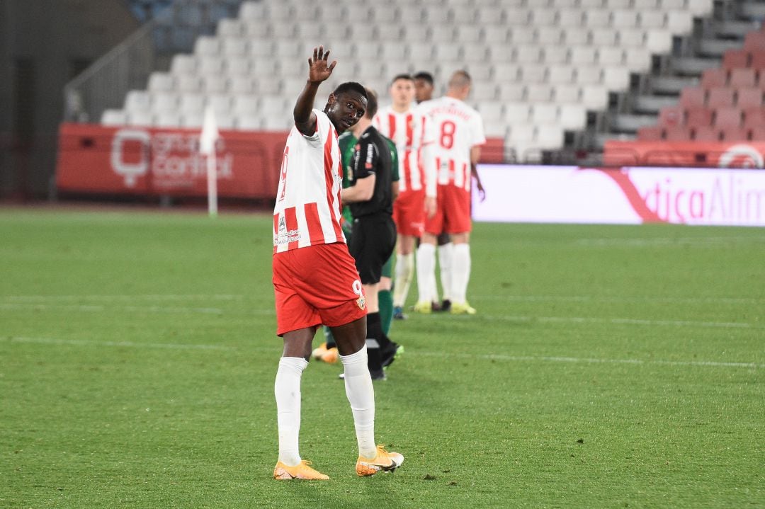 Umar Sadiq se despide dos partidos del Almería.
