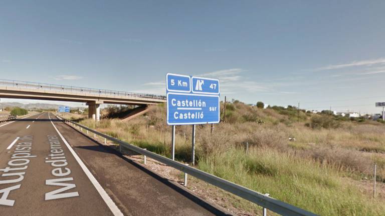 Cartel con Castellón / Castelló en la autopista