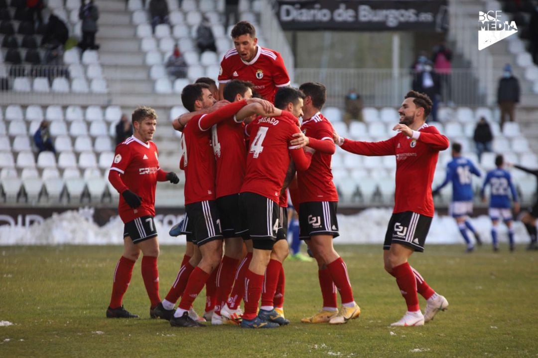 Celebración de los jugadores del Burgos C.F.