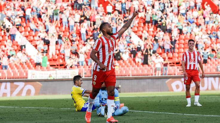 Luis Suárez debe liderar el nuevo proyecto del Almería.