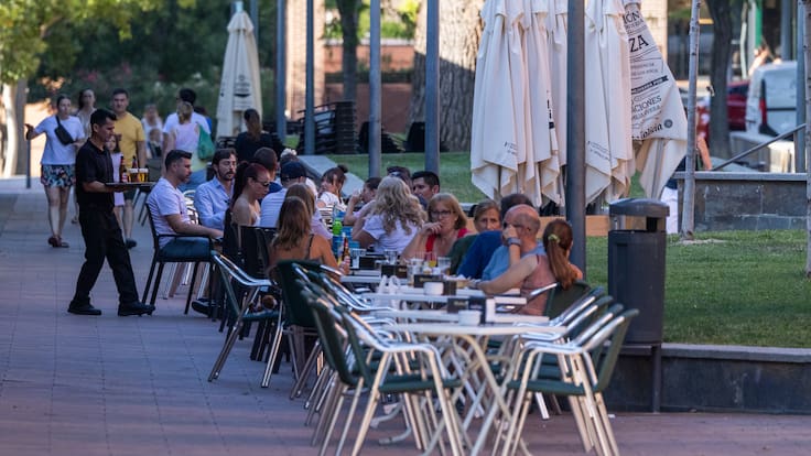 Hablamos con Montserrat Teba, concejal de Comercio y Emprendimiento de Tres Cantos, sobre la campaña 'Terrazas de Verano'