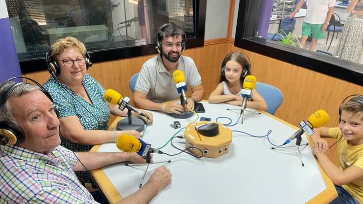 Entrevista a Juan Castejón y corte de honor Tercera Edad e Infantil