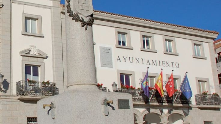 Ruth Martínez, portavoz Plataforma por la Escuela Pública de Colmenar Viejo, rechaza la cesión de suelo municipal para un colegio concertado cuando "no hay plazas educativas públicas suficientes"