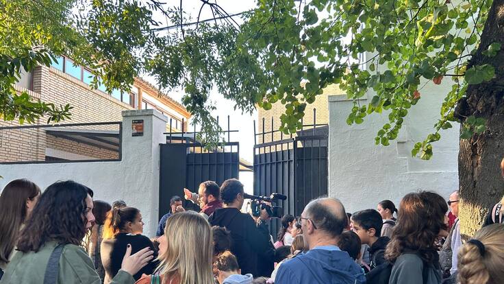 Padres y madres en la vuelta a las clases en el colegio Jesús María de Jaén (03/11/2025)