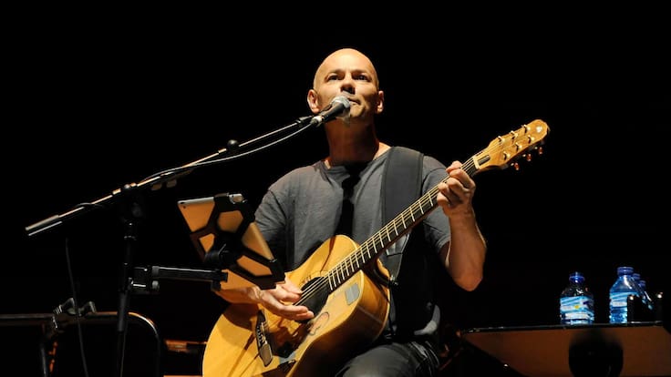 El cantante de Celtas Cortos cuenta lo que más le molesta de que solo le hablen de '20 de abril'