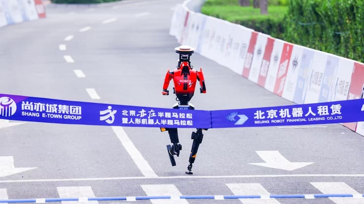 Shandian, el robot humanoide de la empresa china Honor que pulverizó el récord de la media maratón: ¿cuál será la siguiente frontera?