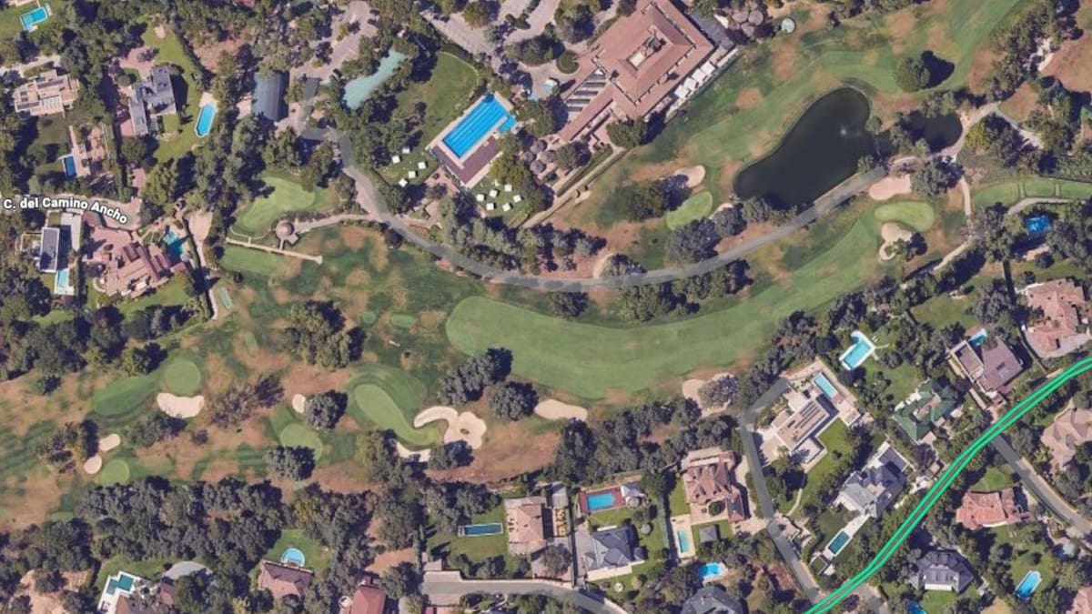 Mari Ángeles Nieto, portavoz de la Plataforma Ecologista Madrileña, que denuncia el posible uso de agua ilegal y potable en el campo de golf de La Moraleja en Alcobendas