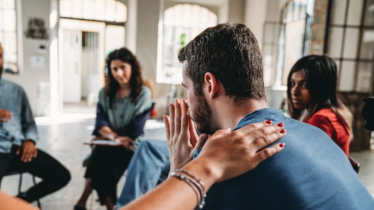 Entrevista a Paco y Juan Carlos, miembros de Alcohólicos Anónimos en Alicante en Hora 14 Fin de Semana