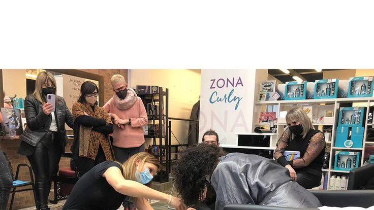 Salomé Navarro, peluquera especialista en Método Curly
