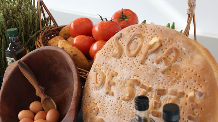 "Pan y esparrágos es la base de la sopa" M Narváez, alcaldesa El Burgo