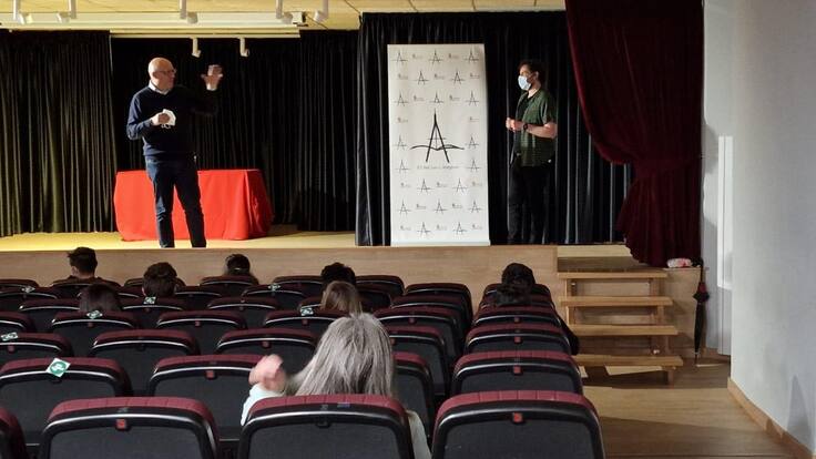 'El Quijote en hora y cinco' con Héctor Urién