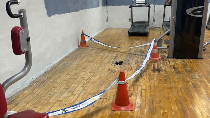 Antonio José Mesa, portavoz del PP de Getafe, y Javier Santos, concejal de Deportes, dan su versión del estado del polideportivo de La Alhóndiga