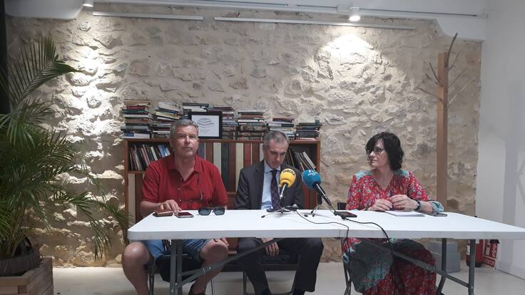 Santiago González Varas, catedrático de derecho administrativo, explica el contencioso que interpondrá la Plataforma por un Puerto Sostenible contra los macrodepósitos del Puerto de Alicante