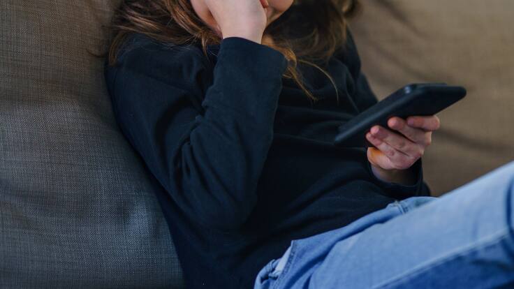 Mª Teresa Rodríguez Corrales destaca la importancia que los compañeros tienen en estos casos, en ocasiones por apoyar el acoso y en otras por callar y no actuar