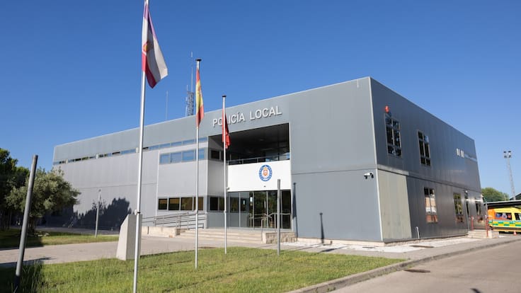 Silvia Lucena, portavoz socialista de Tres Cantos, denuncia las ratas en el edificio de Seguridad de la localidad