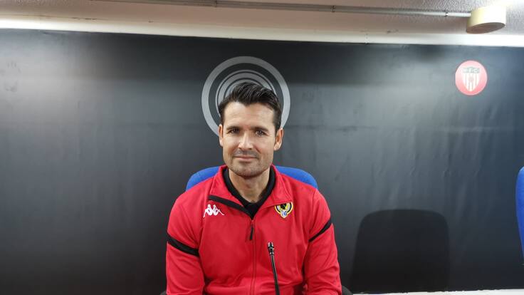 Rueda de prensa del entrenador del Hércules, Lolo Escobar, en la previa del partido ante el Deportivo Aragón