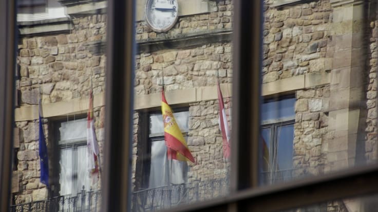 Postales de Palencia: la del reloj de la plaza dando las doce