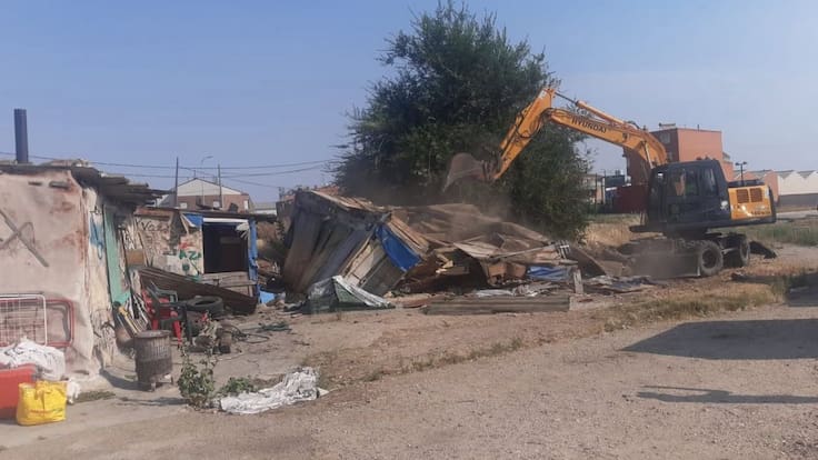 Comienza el derribo de las chabolas de Venta de Baños