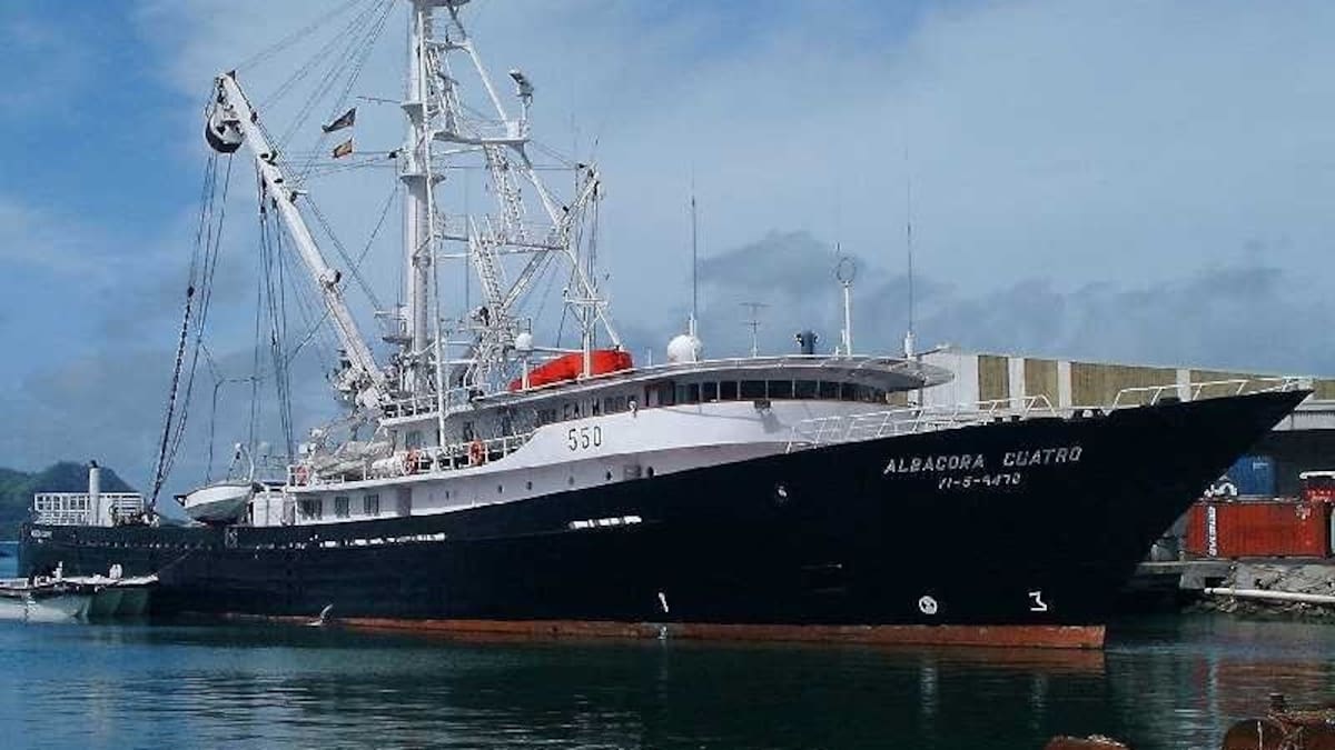 Los atuneros vascos amarrados en Dakar acumulan más de seis millones de euros en pérdidas tras un año sin poder faenar