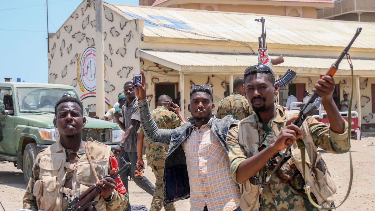 Punto y 25 | Soledad Gallego-Díaz: "Las grandes empresas de armas se han lanzado a firmar contratos sin importar con quién, con tal de que pague"